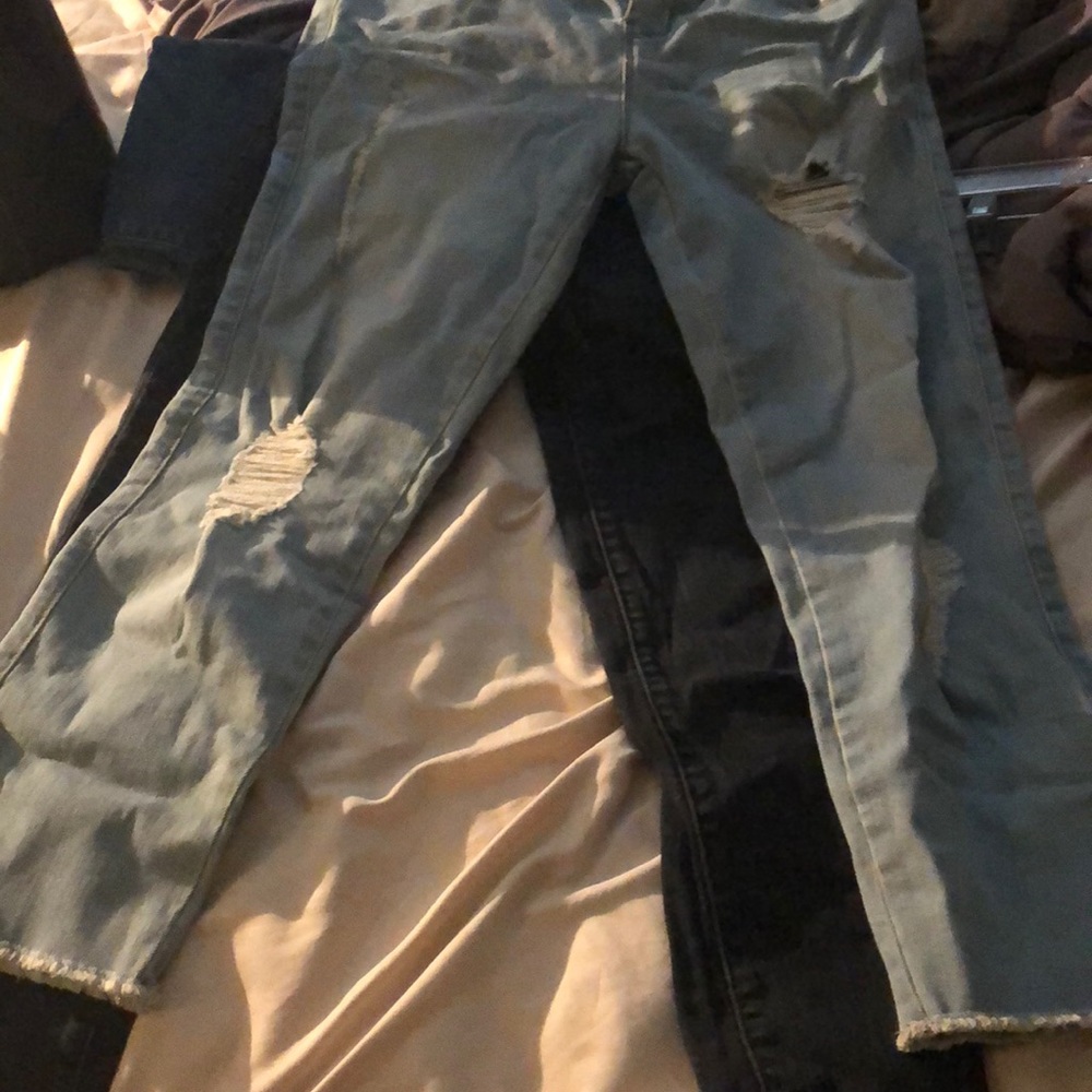 Guess, ankle cropped. Distressed jeans